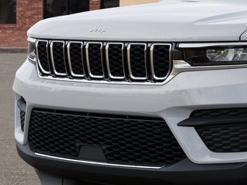 New 2025 Jeep Grand Cherokee Laredo X w/ Luxury Tech Group I AWD/4WD image 13