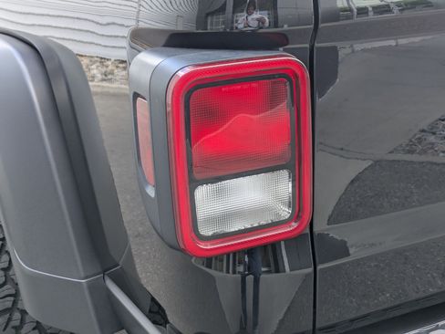 Used 2022 Jeep Gladiator Rubicon w/ Cold Weather Group AWD/4WD image 13