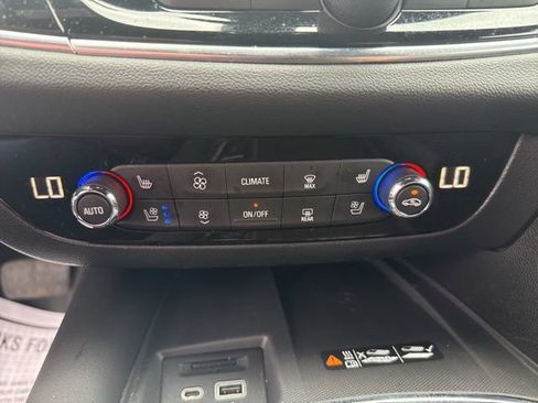 Used 2023 Buick Enclave Avenir w/ Avenir Technology Package AWD/4WD image 32
