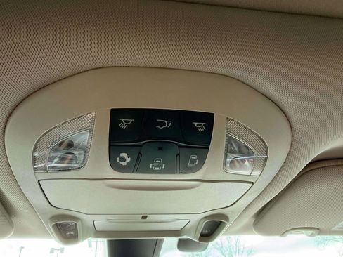 Used 2017 Chrysler Pacifica Limited image 27