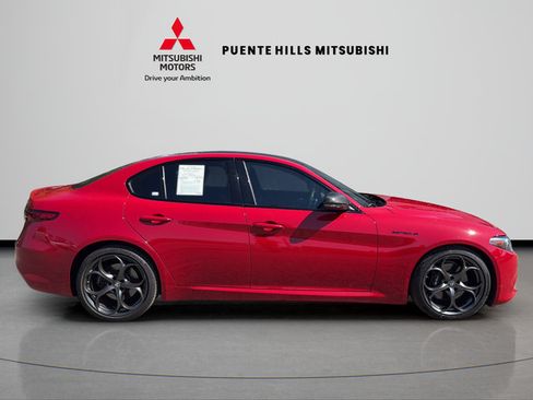 Used 2023 Alfa Romeo Giulia Estrema RWD image 4