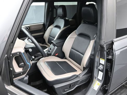 Certified 2023 Ford Bronco Wildtrak image 9