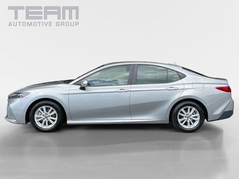 Used 2025 Toyota Camry LE FWD image 4