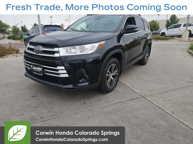 Used 2017 Toyota Highlander LE AWD/4WD image 4