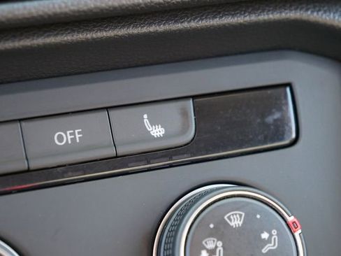 Certified 2022 Volkswagen Taos SE image 34