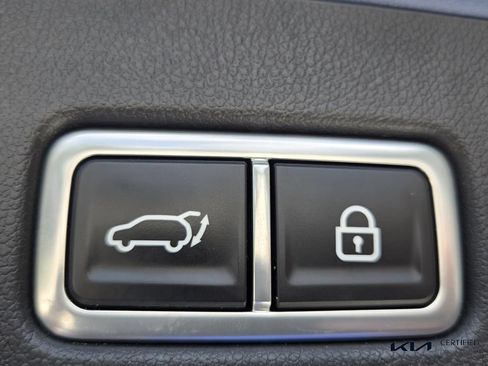 Certified 2022 Kia Sorento SX FWD image 16