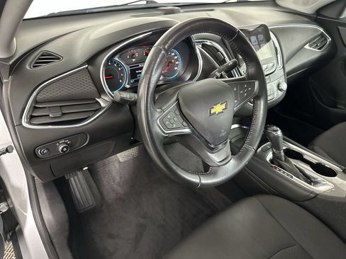 Used 2018 Chevrolet Malibu LT FWD image 13