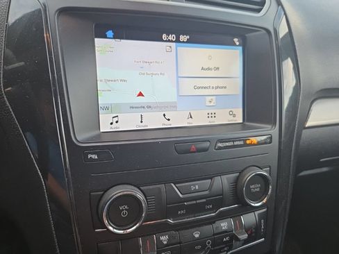 Used 2019 Ford Explorer XLT w/ Equipment Group 202A AWD/4WD image 10