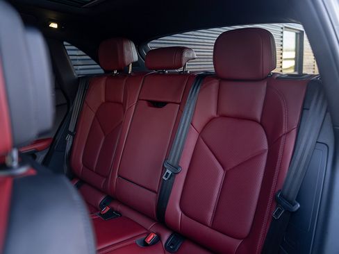 Used 2025 Porsche Macan image 20