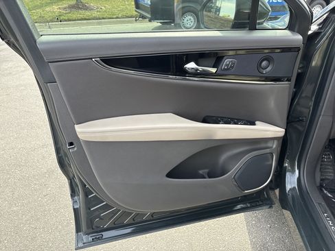 Used 2022 Lincoln Nautilus Reserve w/ Equipment Group 201A image 15