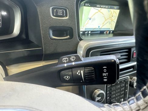 Used 2015 Volvo V60 T5 Premier image 14