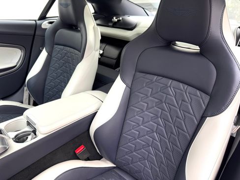 New 2025 Aston Martin Vanquish V12 image 17