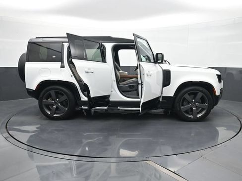 Used 2021 Land Rover Defender 110 X-Dynamic HSE AWD/4WD image 31