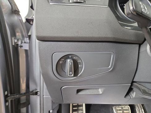 Used 2021 Volkswagen Tiguan SE R-Line AWD/4WD image 28