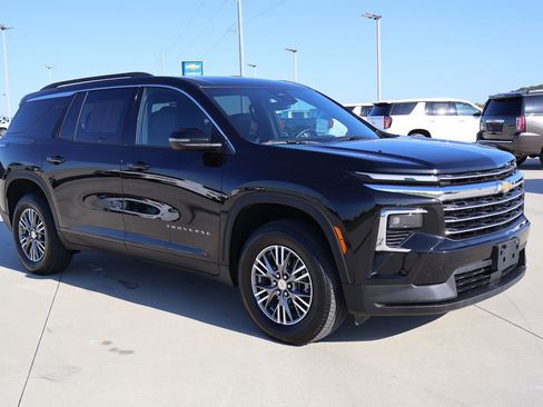Used 2026 Chevrolet Traverse LT FWD image 4
