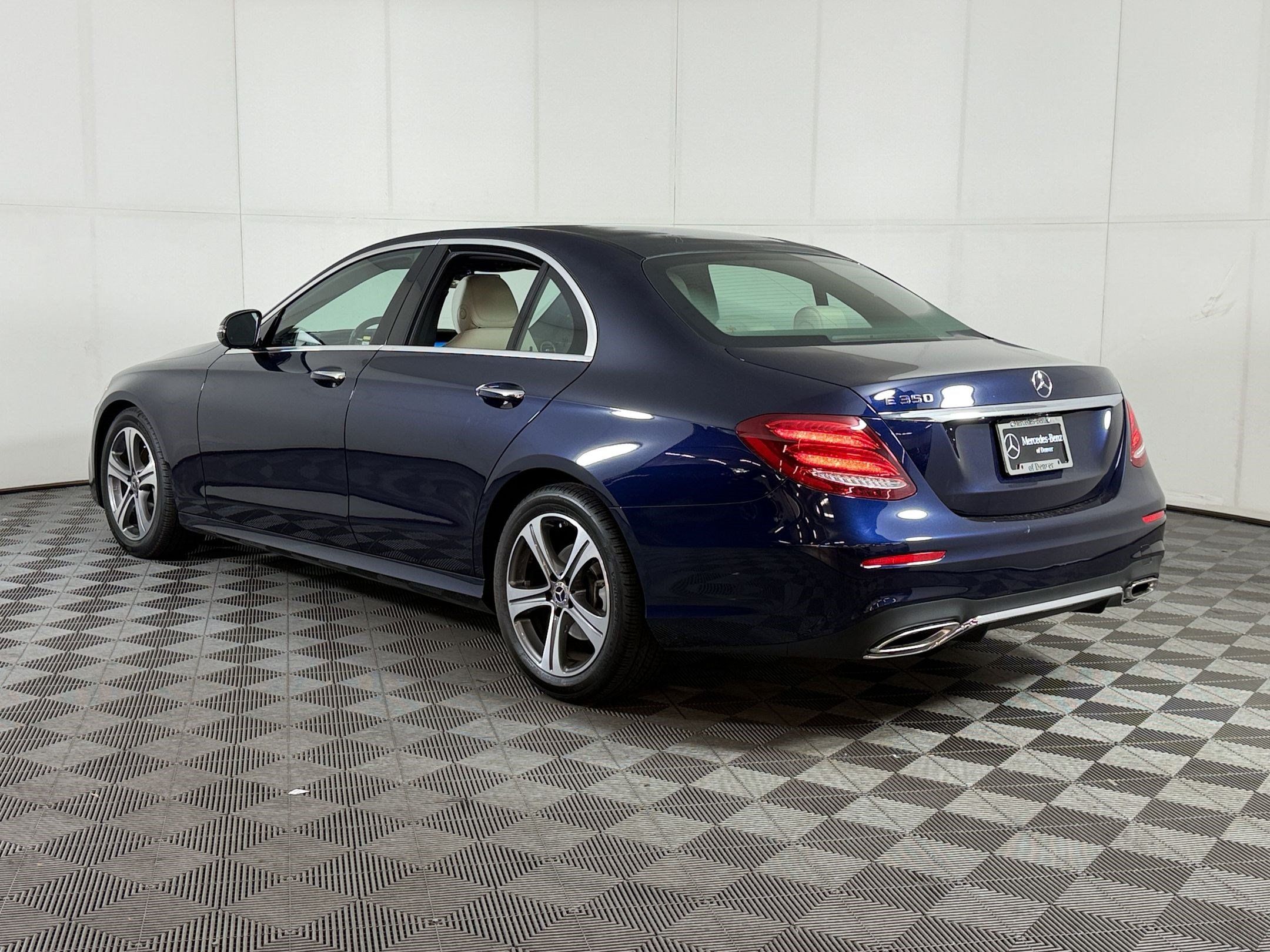 Used 2020 Mercedes-Benz E 350 Sedan image 3