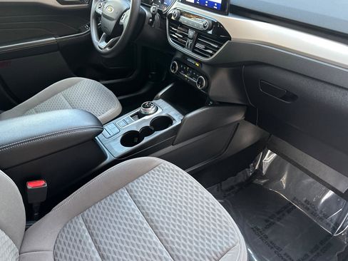 Used 2022 Ford Escape SE image 15