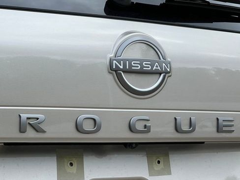 Used 2025 Nissan Rogue SL w/ Tech Package AWD/4WD image 48