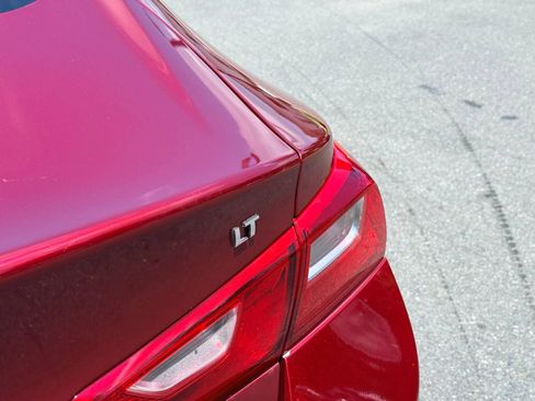 Used 2018 Chevrolet Malibu LT FWD image 11