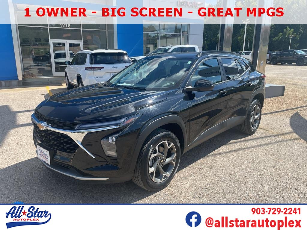 Used 2025 Chevrolet Trax LT FWD image 1