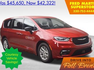 New 2026 Chrysler Pacifica Select image 1