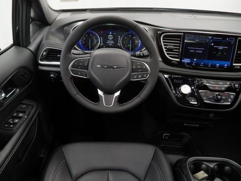 New 2026 Chrysler Pacifica Select image 20