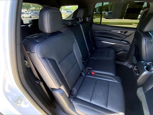 Used 2025 Chevrolet Traverse LT w/ LPO, Floor Liner Package FWD image 18