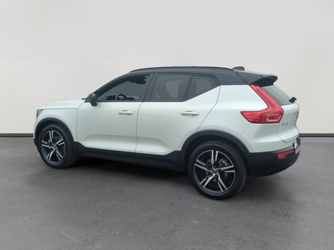 Used 2021 Volvo XC40 T5 R-Design w/ Climate Package image 3