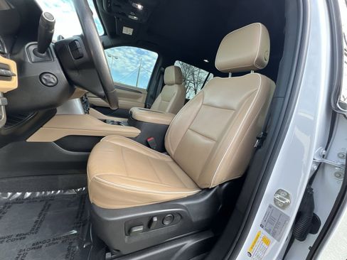 Used 2021 Chevrolet Tahoe Premier w/ Premium Package image 13