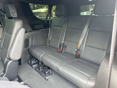 Used 2025 Chevrolet Suburban LT w/ Comfort Package RWD image 30