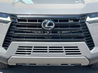 Used 2025 Lexus GX 550 w/ Accessory Package (32) AWD/4WD video 4