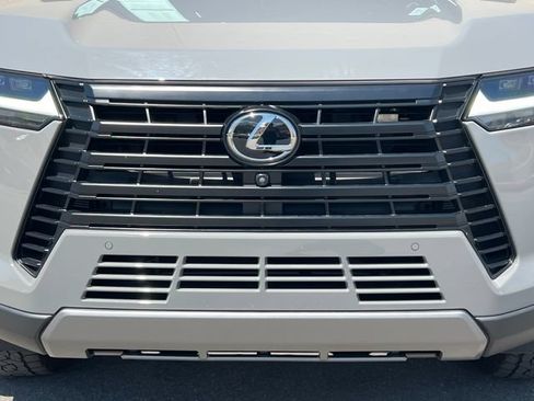 Used 2025 Lexus GX 550 w/ Accessory Package (32) AWD/4WD image 4