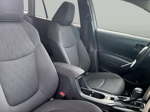 Used 2024 Toyota Corolla Cross LE FWD image 9