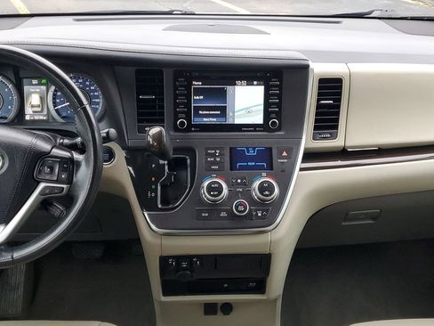 Used 2019 Toyota Sienna XLE Premium image 28