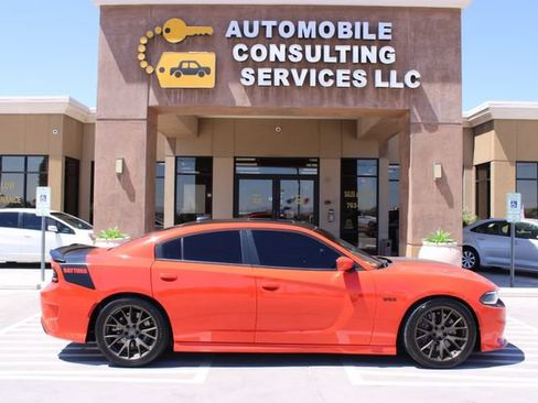 Used 2017 Dodge Charger R/T RWD image 8