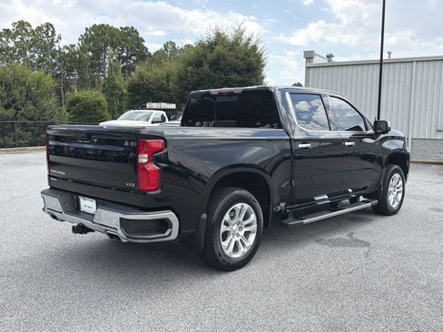 Used 2022 Chevrolet Silverado 1500 LTZ w/ Technology Package AWD/4WD image 8
