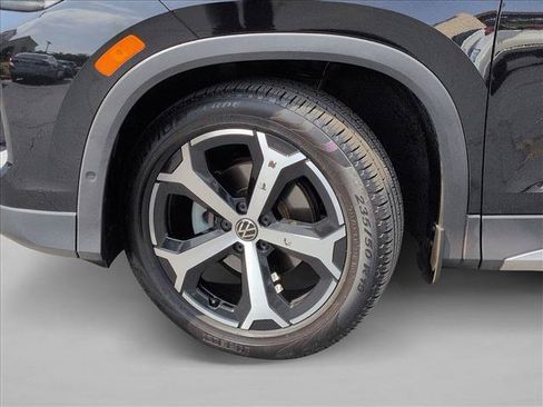 Used 2025 Volkswagen Tiguan SE FWD image 26