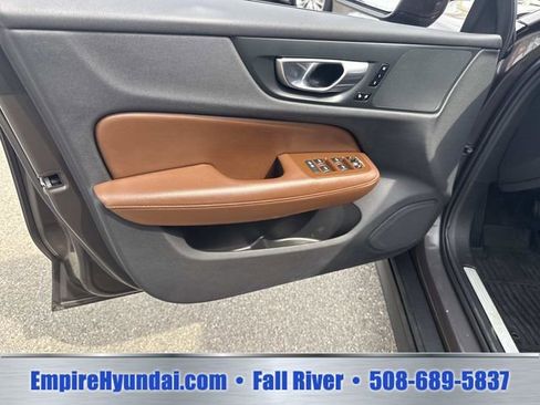 Used 2025 Volvo V60 B5 Cross Country Plus AWD/4WD image 18