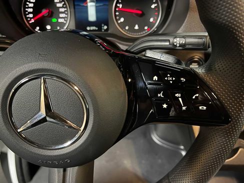 Used 2025 Mercedes-Benz Sprinter 2500 image 21