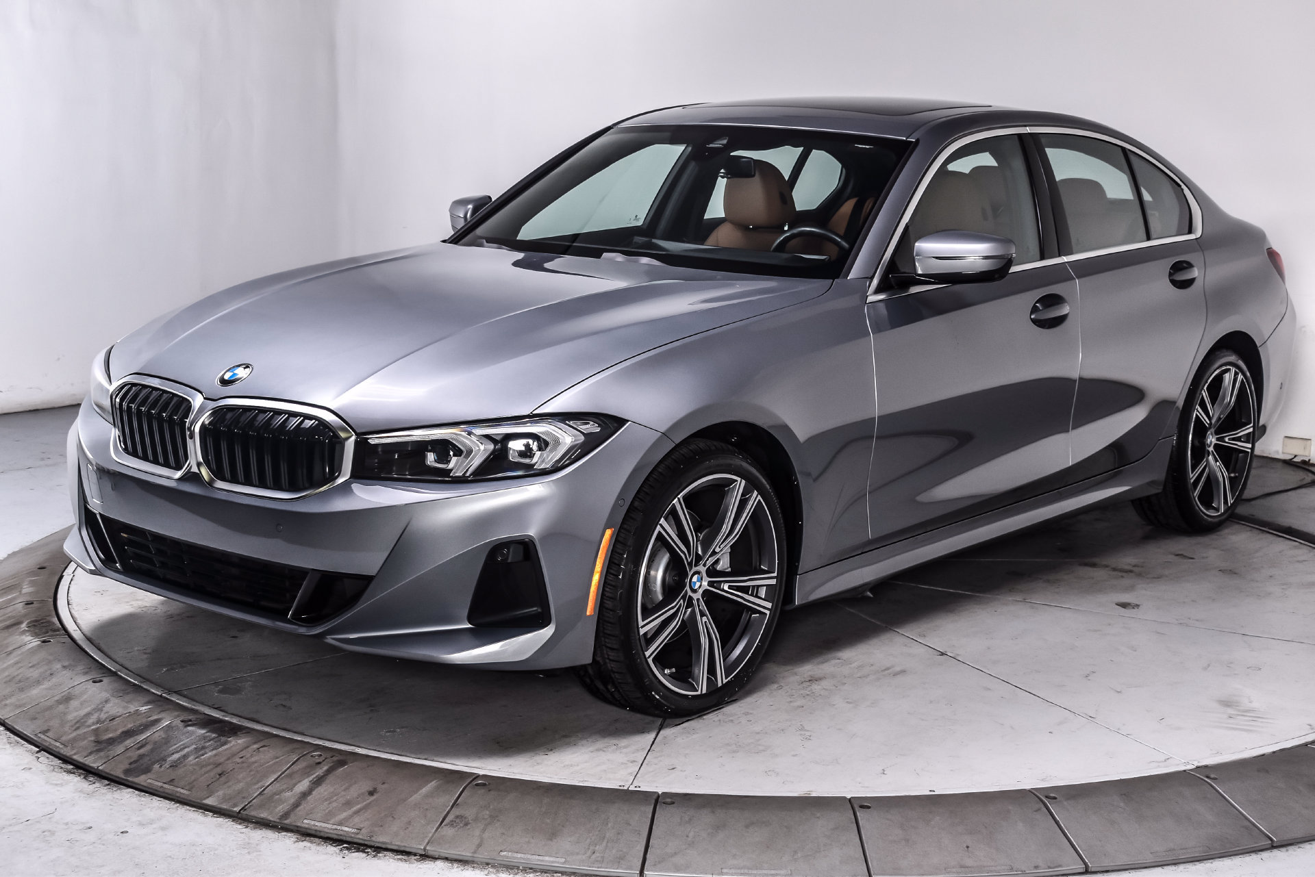 Used 2024 BMW 330i xDrive Sedan w/ Premium Package AWD/4WD image 3