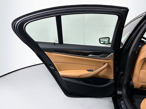 Used 2023 BMW 530e w/ Convenience Package image 27