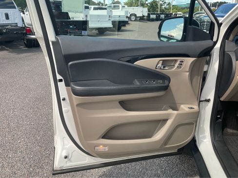 Used 2017 Honda Pilot Touring image 10