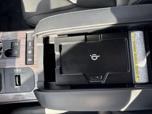 Used 2020 Toyota Highlander Limited image 29