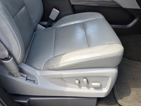 Used 2015 Chevrolet Tahoe LT RWD image 18