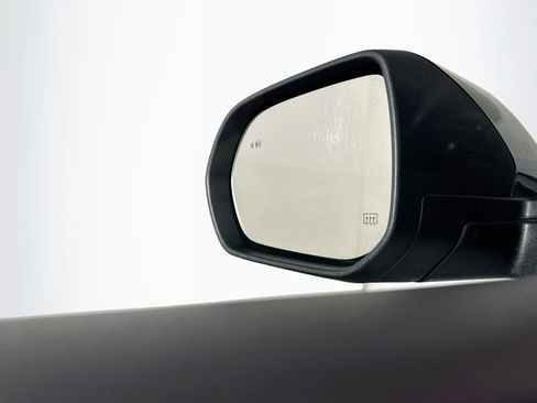 Used 2024 Chevrolet Traverse LT FWD image 16