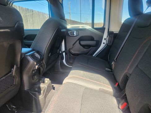 Used 2025 Jeep Wrangler Unlimited Rubicon image 9