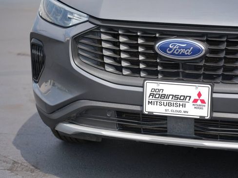 Used 2023 Ford Escape AWD image 9