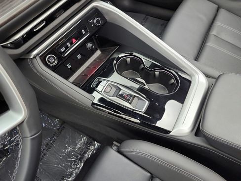 Used 2025 Audi Q5 Premium Plus w/ Premium Plus AWD/4WD image 11