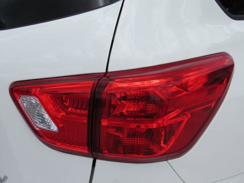 Used 2020 Nissan Pathfinder SV FWD image 11