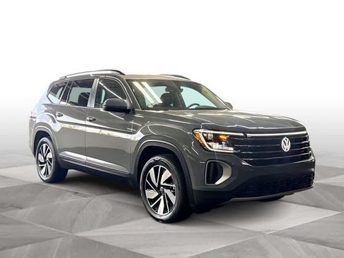 Used 2026 Volkswagen Atlas SE FWD image 2